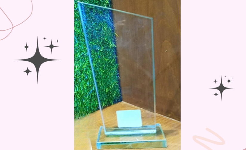 Glass Shield Cut – Elegant Cut-Edge Glass Award for Achievements and Recognition